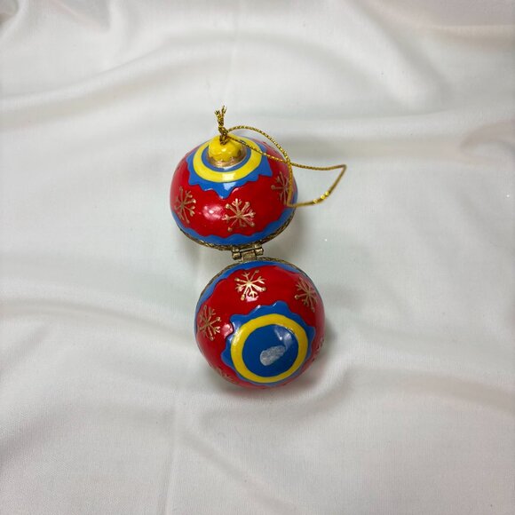 Hinged Porcelain Small Vintage Christmas Ornaments Trinket Boxes Set of 2 - Picture 6 of 13